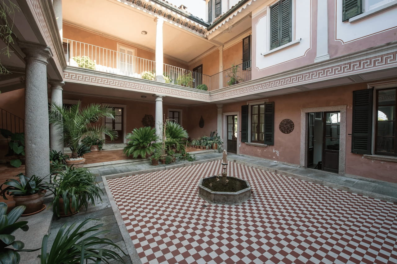 The 16th-century Andalusian patio with pink granite columns